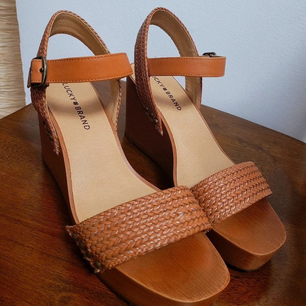 Lucky Brand Woven Weave Strappy wedges size 9